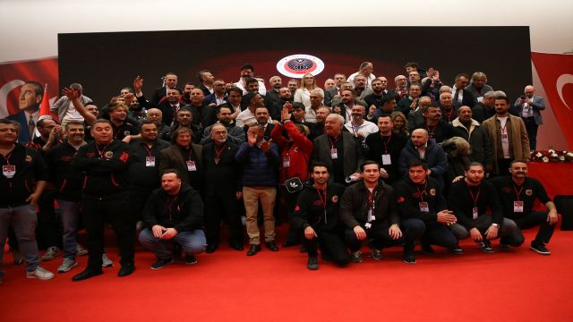 Gençlerbirliği saha dışı ve saha içinde hareketli bir dönem geçirdi