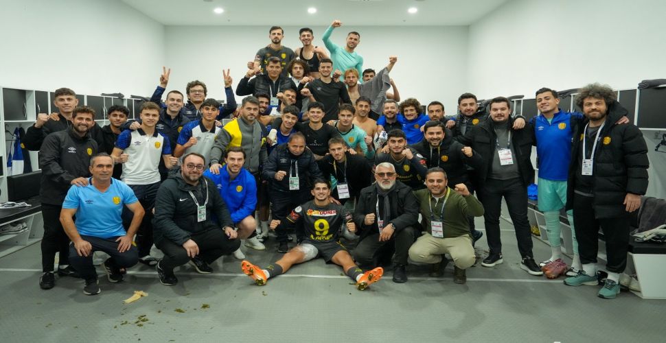 Soyunma odasında galibiyet hatırası!