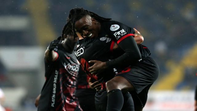 Süper Ligde ilk yarı sona erdi. Gençlerbirliği galibiyetle bitirdi