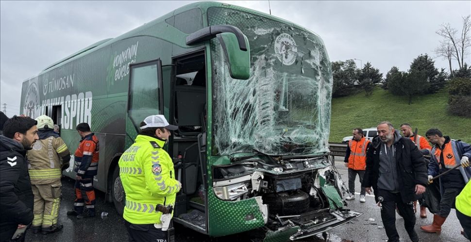 Geçmiş olsun Konyaspor! Takım otobüsü kaza yaptı