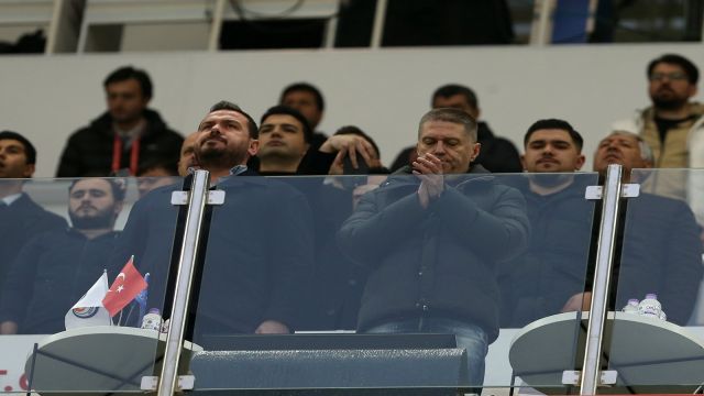 İlk yenilgi Antalya'da geldi.