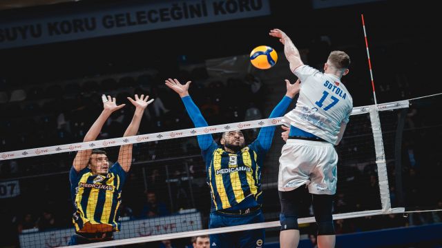 Halkbank, Fenerbahçe'ye set vermedi!