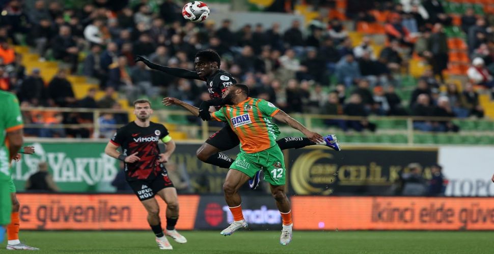 Alanyaspor 0 - Natura Dünyası Gençlerbirliği 0İlk yarı bitti