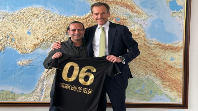 Van de Velde: “Hollanda ve Lüksemburg Büyükelçileri ile Ankaragücü maçını izlemek istiyorum”