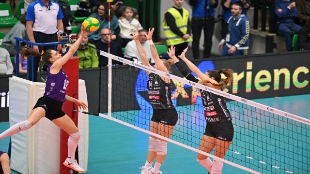 Zeren Spor, İmoco'yu yenmesine rağmen CEV Şampiyonlar Ligi'ne veda etti