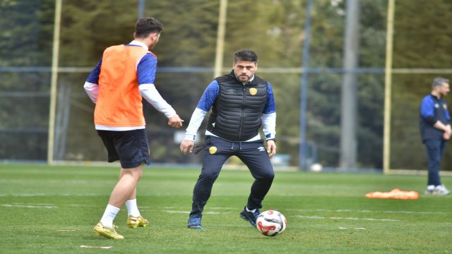 Ankaragücü teknik direktörü Recep Karatepe başarısıyla ses getirdi