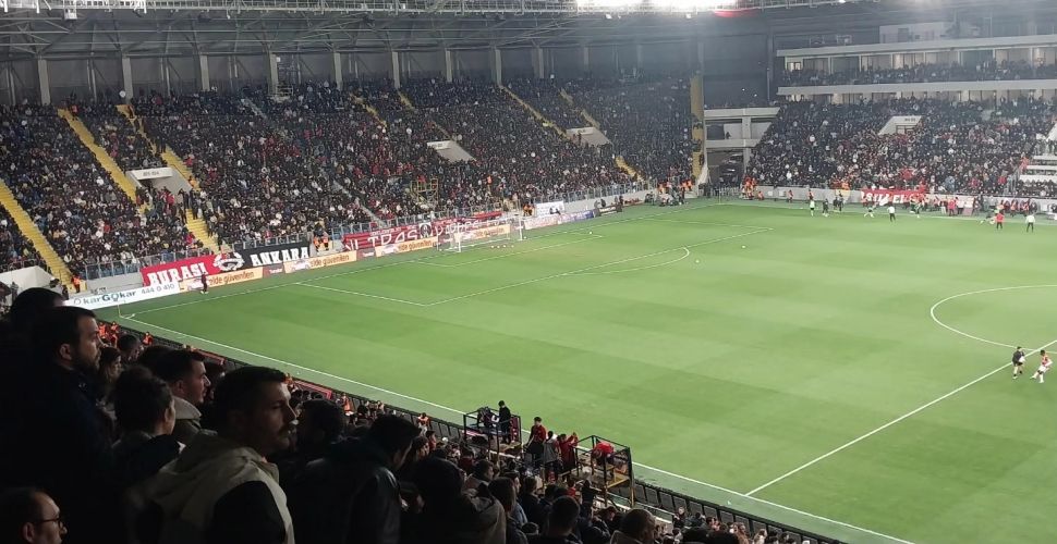 Eryaman Stadı'nda kapasite üzerinde seyirci!