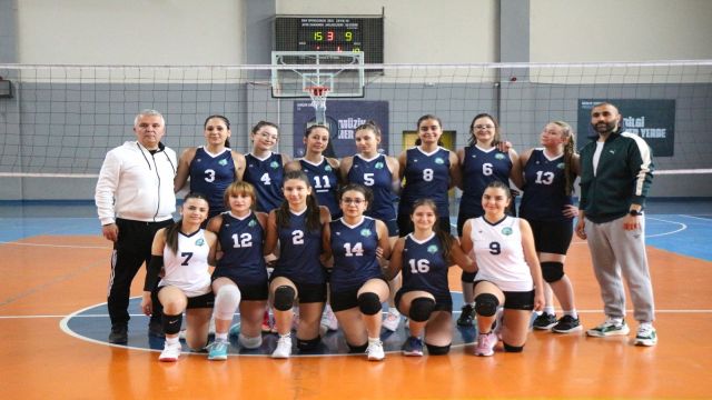 Öğretmen Melahat Aksoy Sosyal Bilimler Lisesi şampiyonluk yolunda