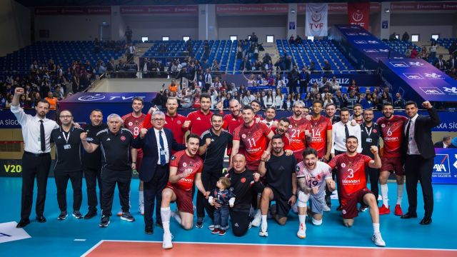 Ziraat Bankkart kupanın bir kulpundan tuttu