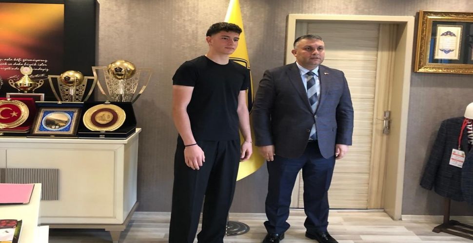 Ankaragücü kaleci Aybar Özyurt ile profosyonel sözleşme imzaladı