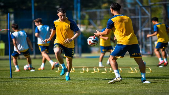 Ankaragücü, kırmızı mı, beyaz mı?
