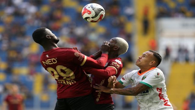 Gençlerbirliği Senegalli santrafor Niang'ın sözleşmesini fesh etti