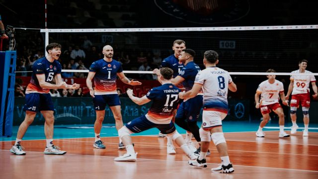 Halkbank: 3  -  Galatasaray Madeş Mobilya: 1