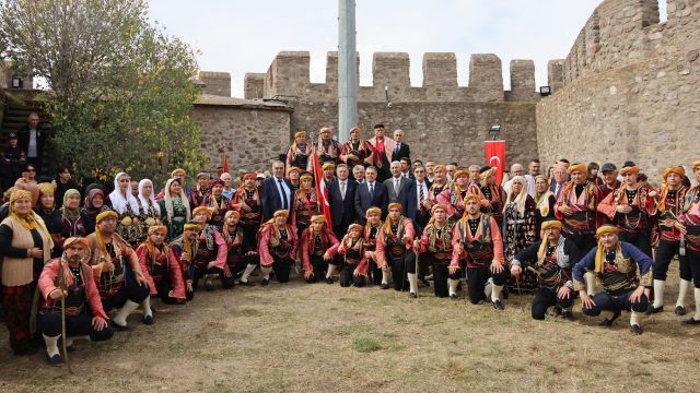 Türk Bayrağı seymenler tarafından göndere çekildi