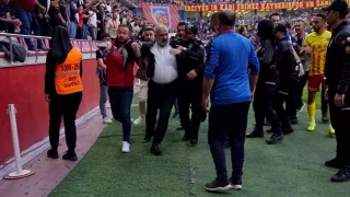 Meler'e kızan Kayserispor Başkanı sahaya indi!