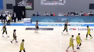 Serinin ikinci maçında da hakemler ön plandaydı!