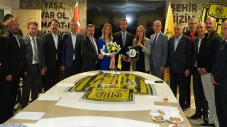 Aylin Nazlıaka yıllar sonra kalabalık bir heyetle Beştepe'de