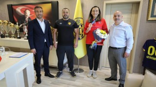 Ankaragücü'nün şampiyon sporcusu Elif Güner, Başkan Tekin'i ziyaret etti
