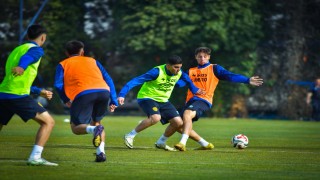 Ankaragücü teknik direktörü Recep Karatepe gençlere sarıldı!