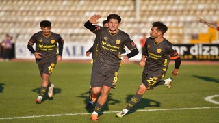 Ankaragücü'nün genç santrforu Atakan Güner formuyla alkışlanıyor...