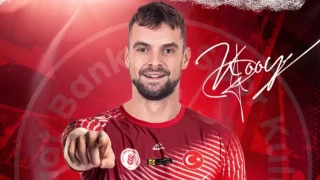 Ziraat Bankkart, Hollandalı smaçör Dick Kooy ile sözleşme imzaladı...