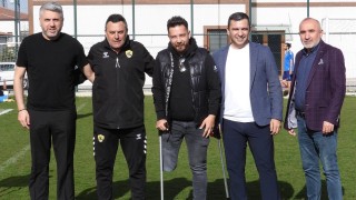 Ampute Futbol A Milli Takım Kaptanı Rahmi Özcan, Etimesgut Spor Tesisleri'ni ziyaret etti