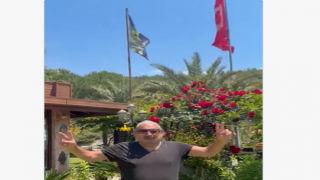 Erman Toroğlu, bayramda Türk bayrağı ve Ankaragücü bayrağı ile paylaşım yaptı...