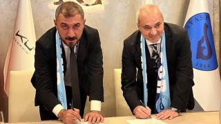 Erkan Sözeri Ankaragücü'nün de yer aldığı Kırmızı Grup takımına imza attı.