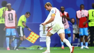 Süper star Harry Kane iş başınada!