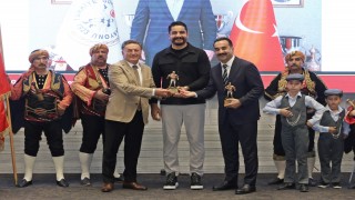 Ankara Kulübü Derneği’nin organizasyonunda Ankara’ya değer katanlar ödül aldı